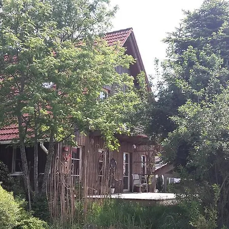 Idyllisches Holzhaus In Traumhafter Umgebung Waldburg