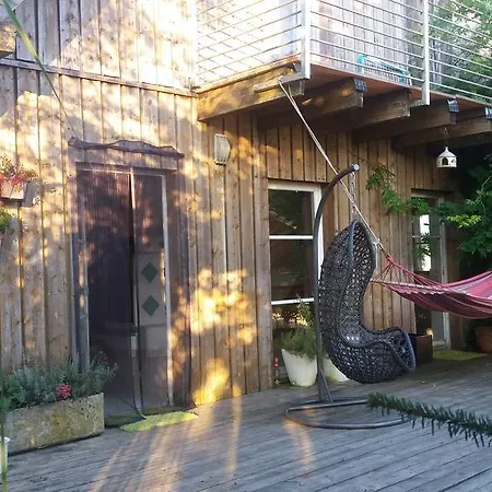Idyllisches Holzhaus In Traumhafter Umgebung